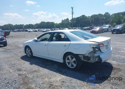 2014 Toyota Camry Se z USA, uszkodzony, nr VIN 4T1BF1FK7EU829181